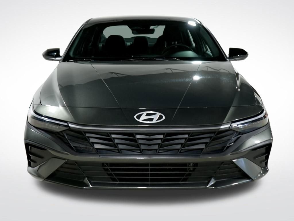 Used 2025 Hyundai Elantra SEL image 11