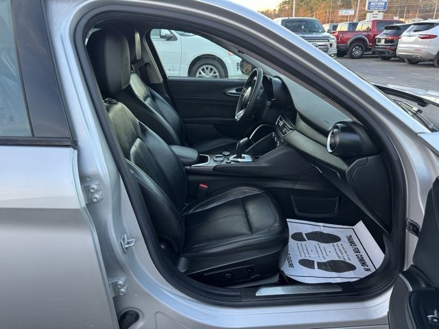 Used 2020 Alfa Romeo Giulia Ti w/ Nero Edizione image 9