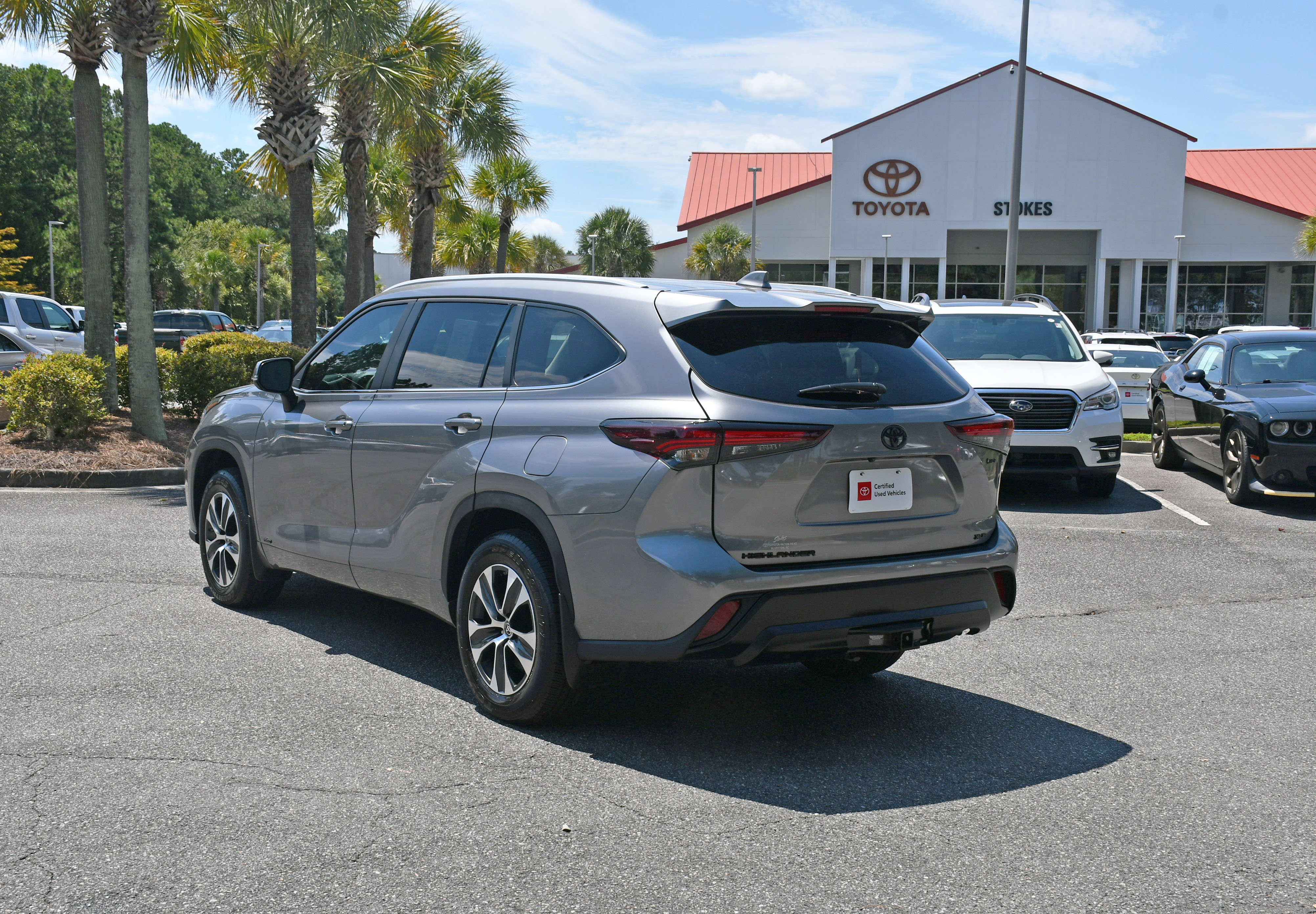 Used 2025 Toyota Highlander XLE AWD/4WD image 3