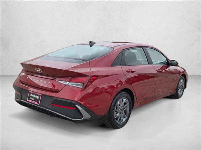 Used 2024 Hyundai Elantra SEL image 5