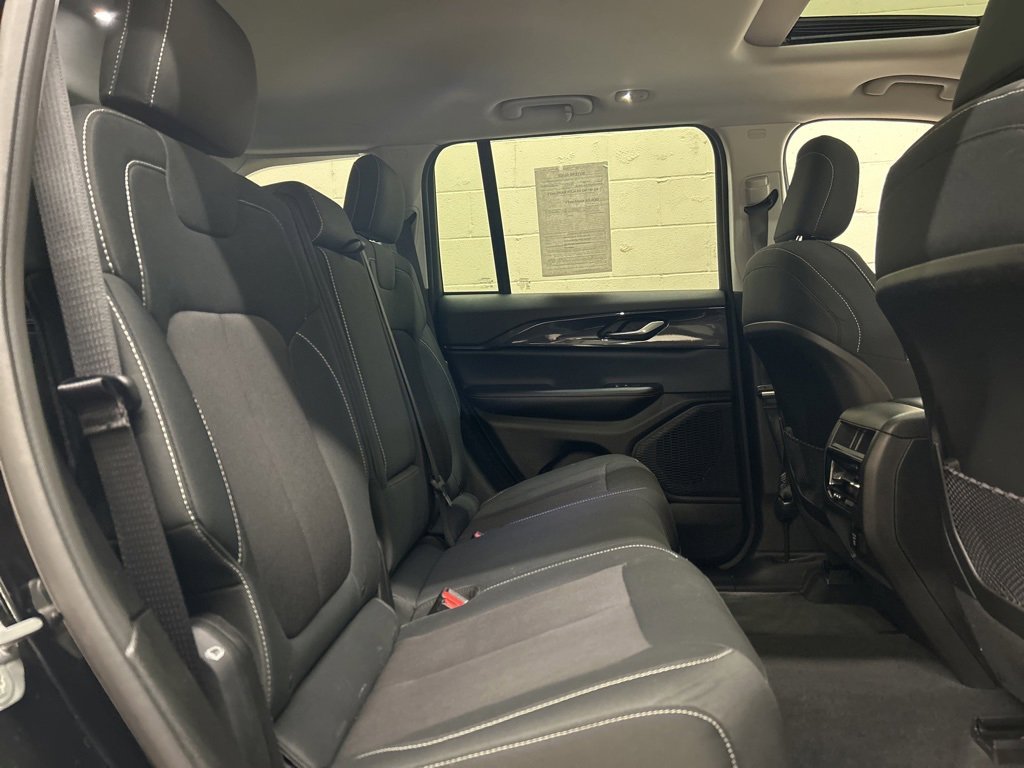 Used 2023 Jeep Grand Cherokee Laredo w/ Luxury Tech Group I image 9