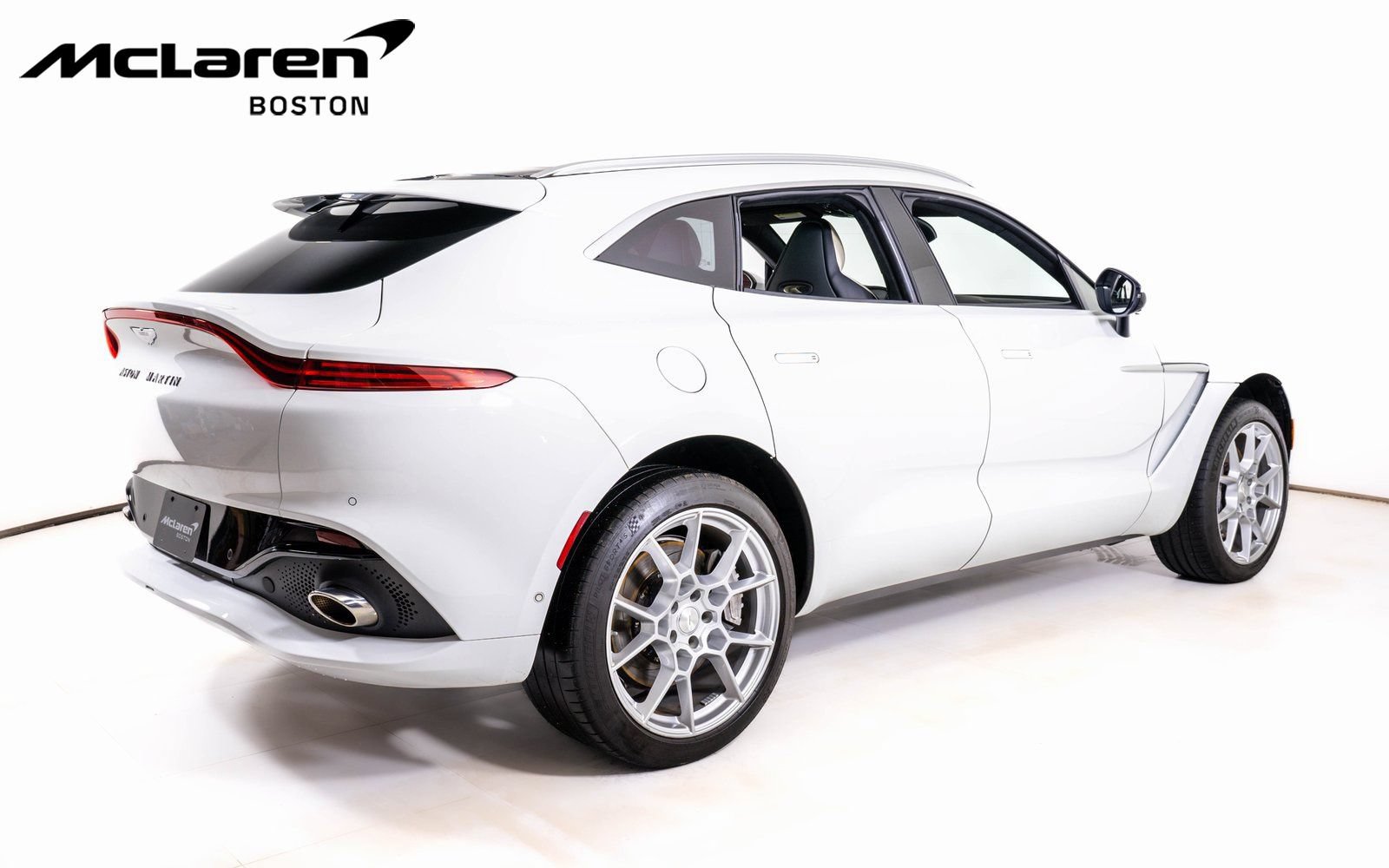 Used 2022 Aston Martin DBX AWD/4WD image 5