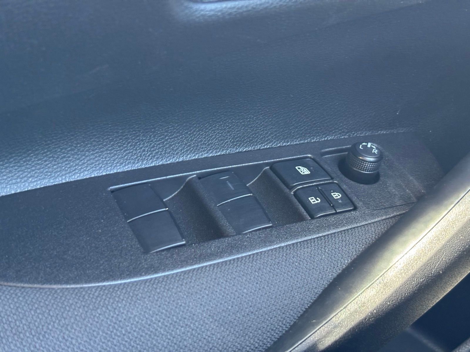 Used 2025 Toyota Corolla LE FWD image 17