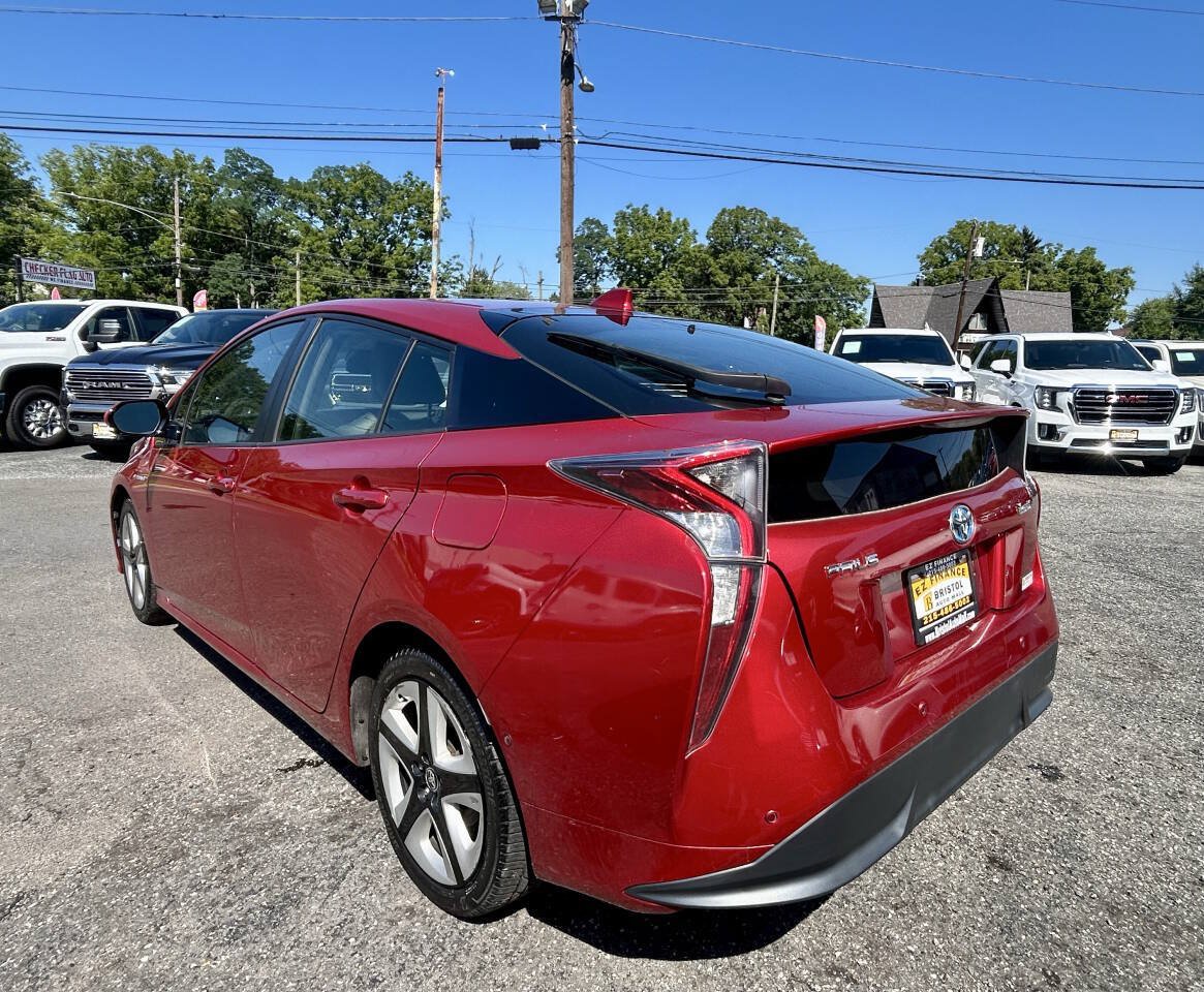 Used 2018 Toyota Prius Four Touring w/ Premium Convenience Package FWD image 3