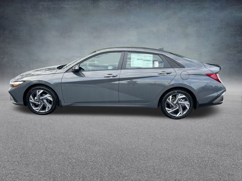 Used 2025 Hyundai Elantra Sport image 28