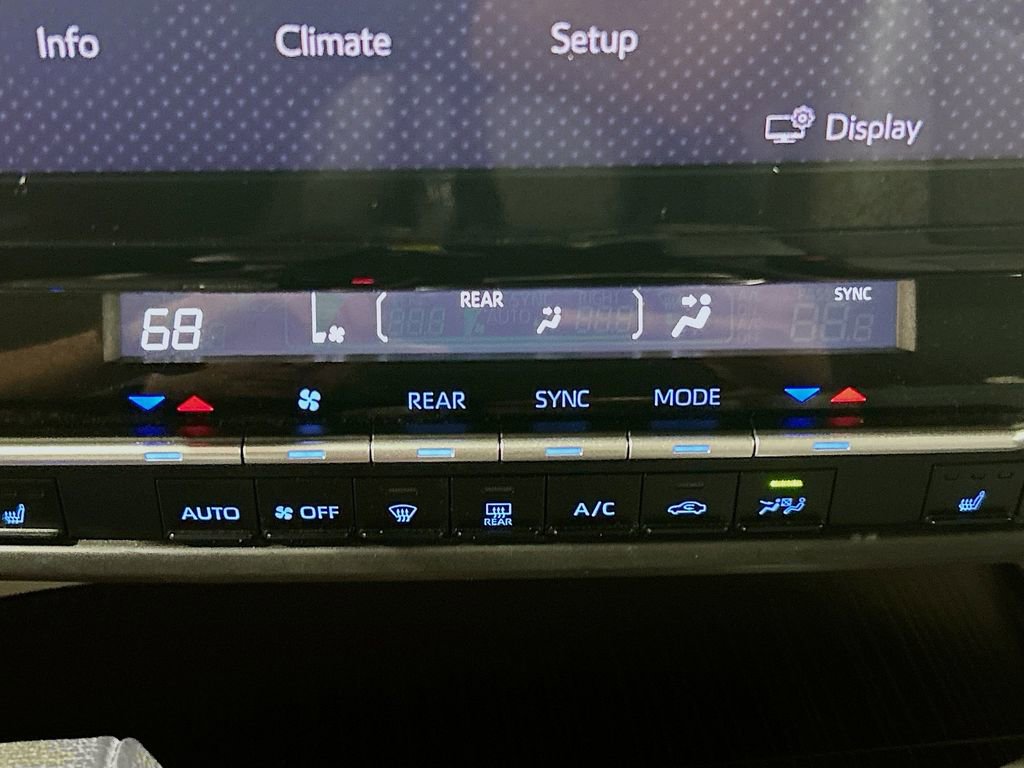 Used 2021 Toyota Sienna XLE FWD image 13