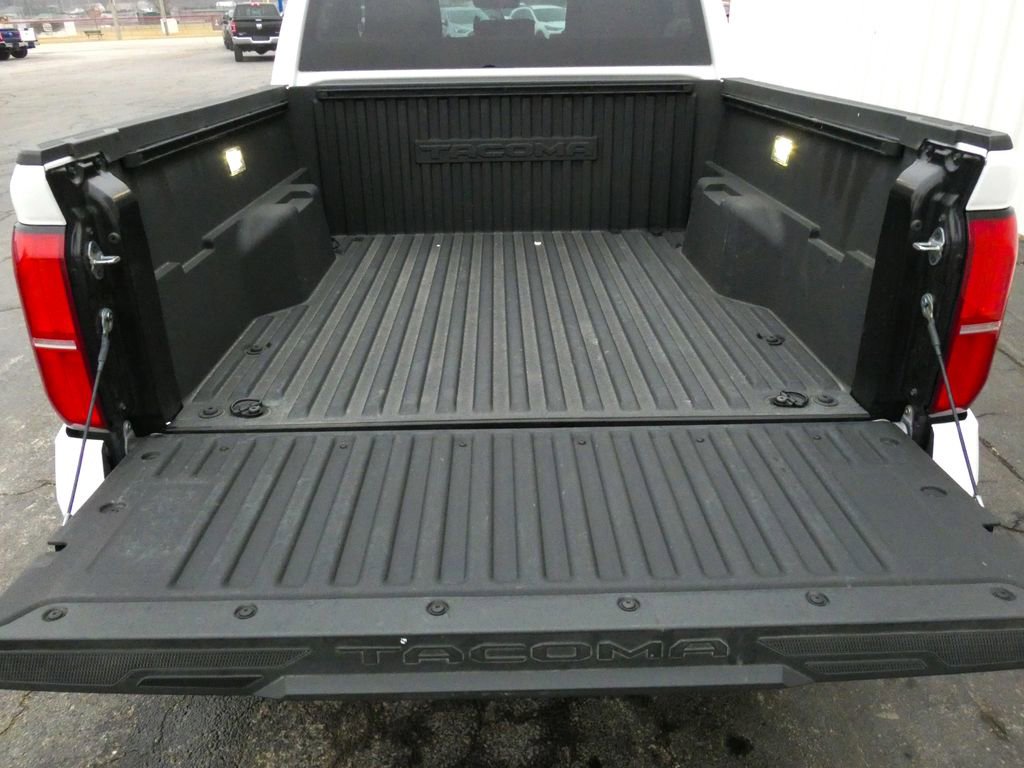 Used 2025 Toyota Tacoma TRD Off-Road image 12