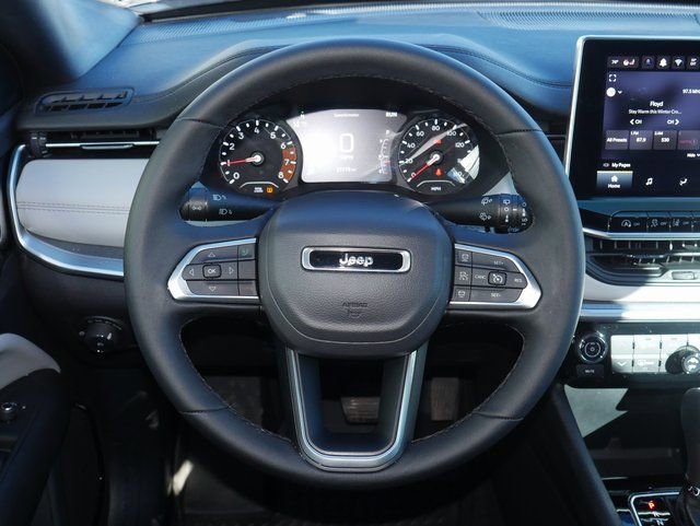 Used 2024 Jeep Compass Limited image 15