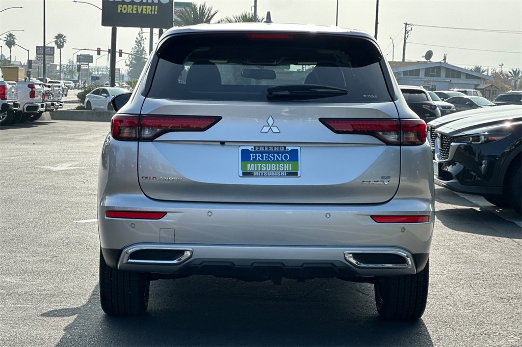 New 2025 Mitsubishi Outlander SE image 6