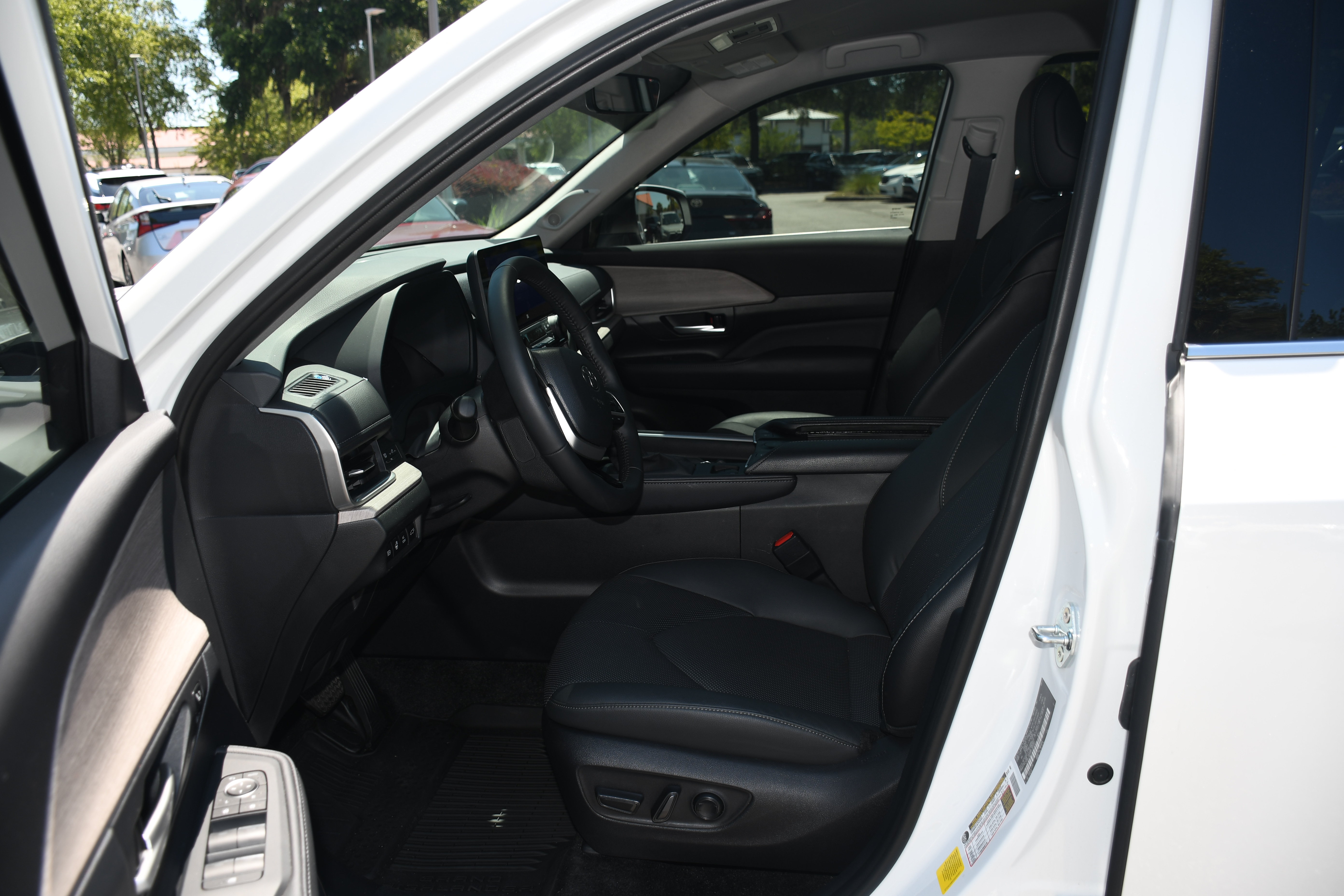 Certified 2025 Toyota Grand Highlander AWD Hybrid image 7