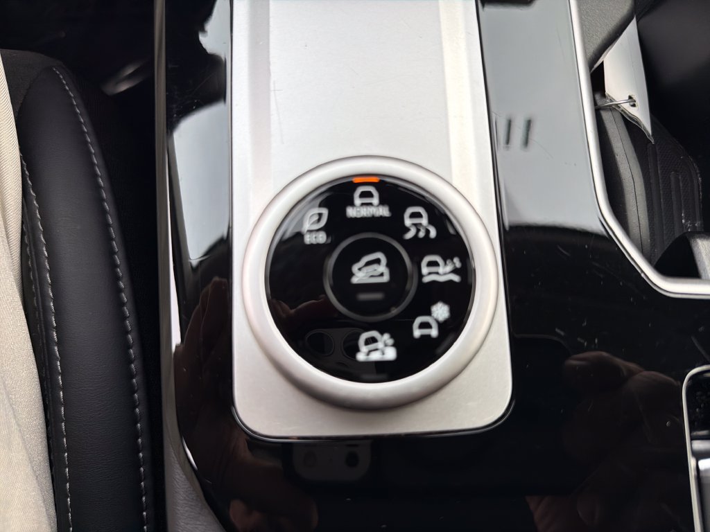 Used 2025 Mitsubishi Outlander SE AWD/4WD image 17
