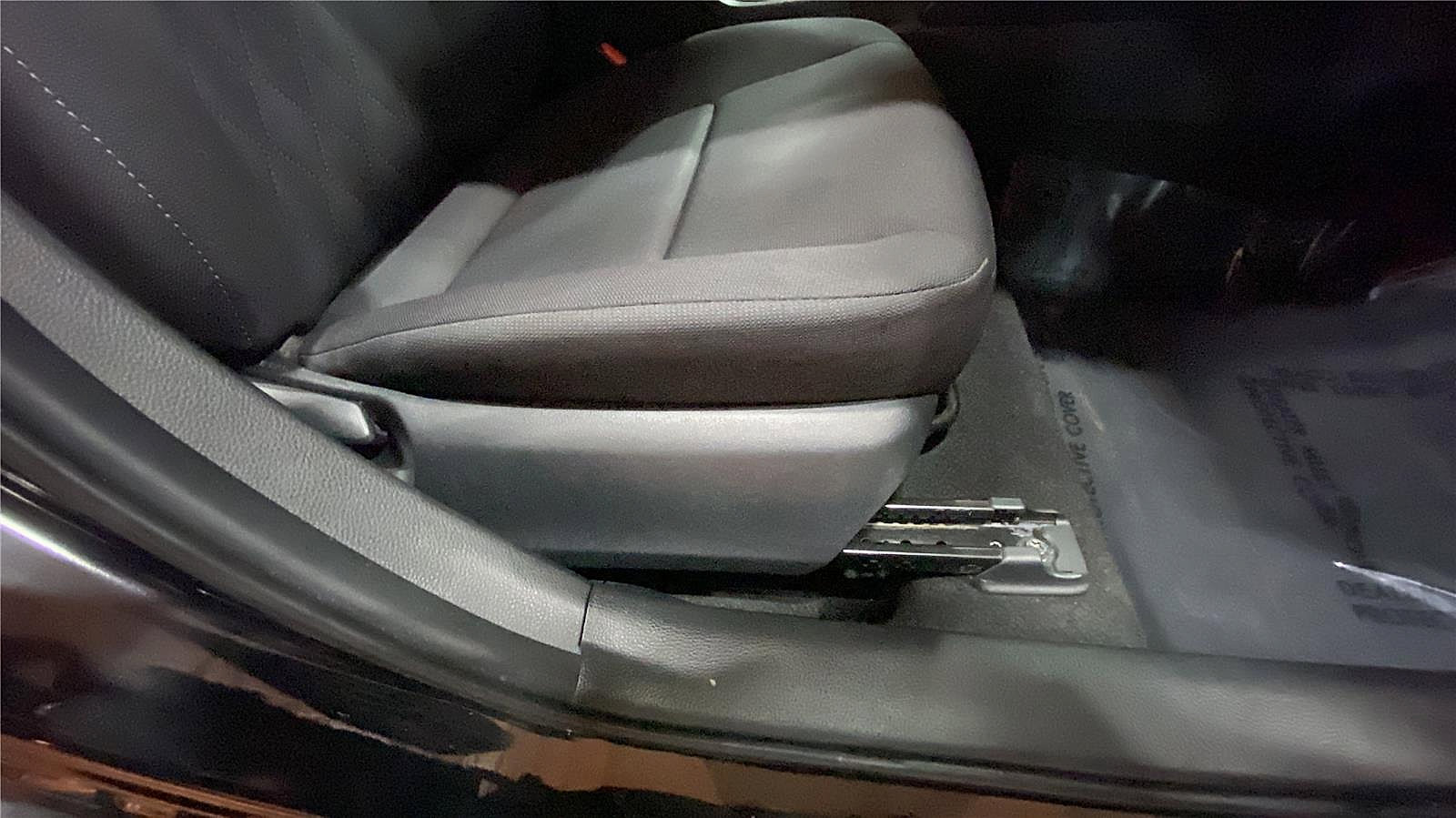 Used 2024 Toyota Corolla LE FWD image 19