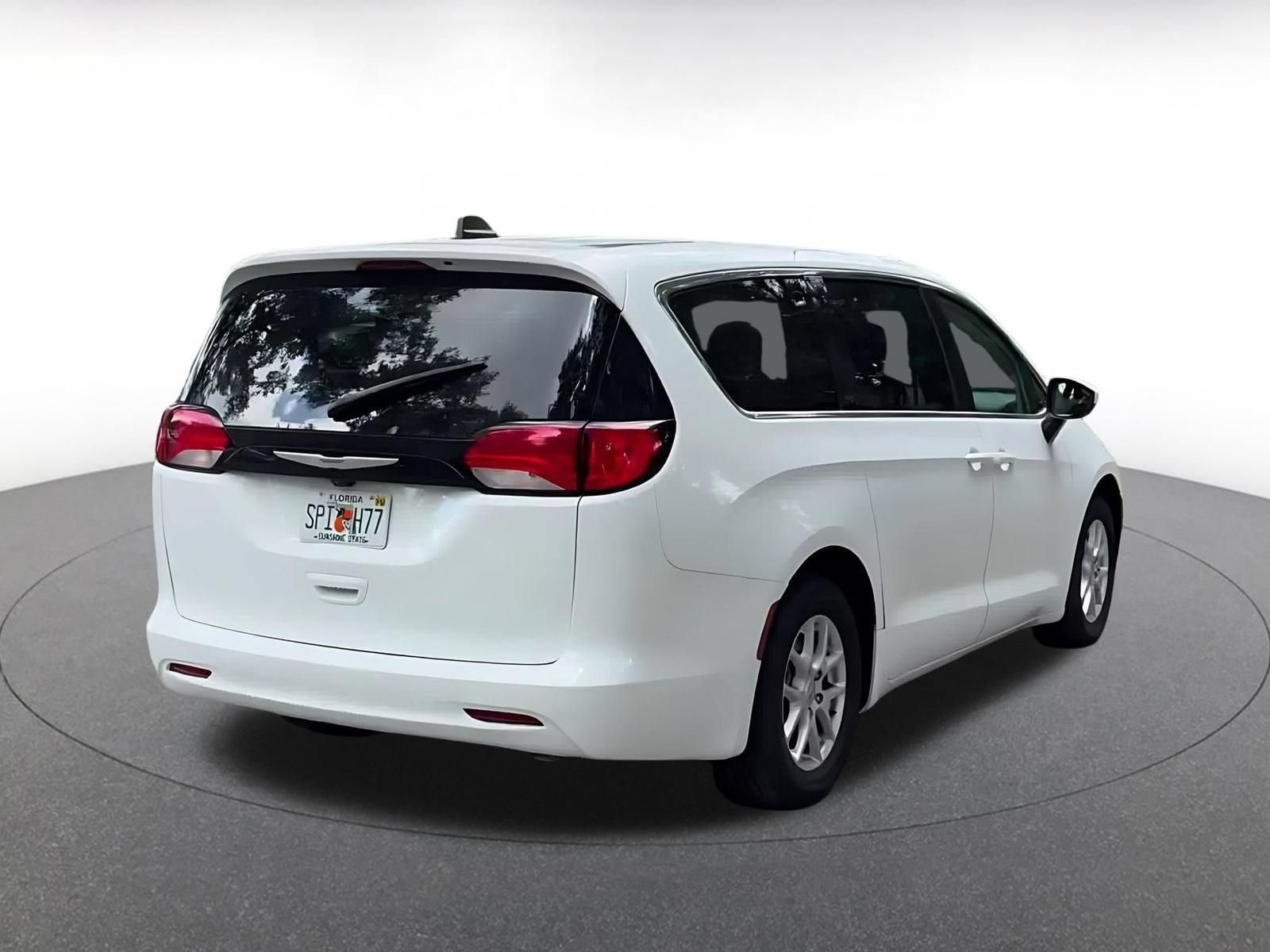 Used 2023 Chrysler Voyager LX FWD image 15