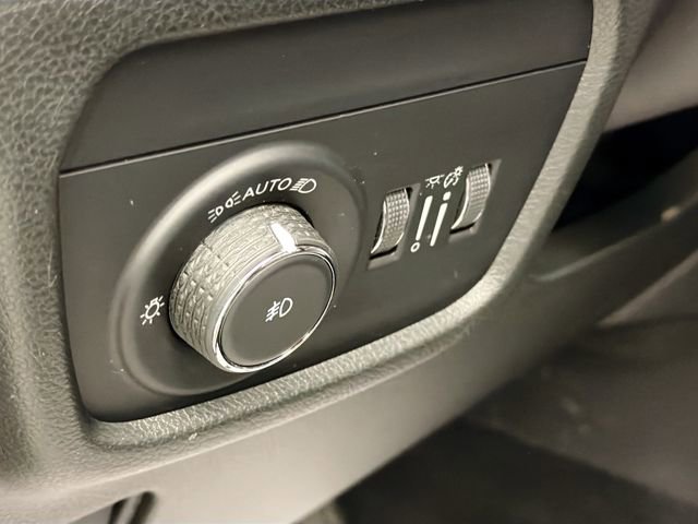 Used 2022 Jeep Grand Cherokee L Overland w/ Luxury Tech Group IV AWD/4WD image 10