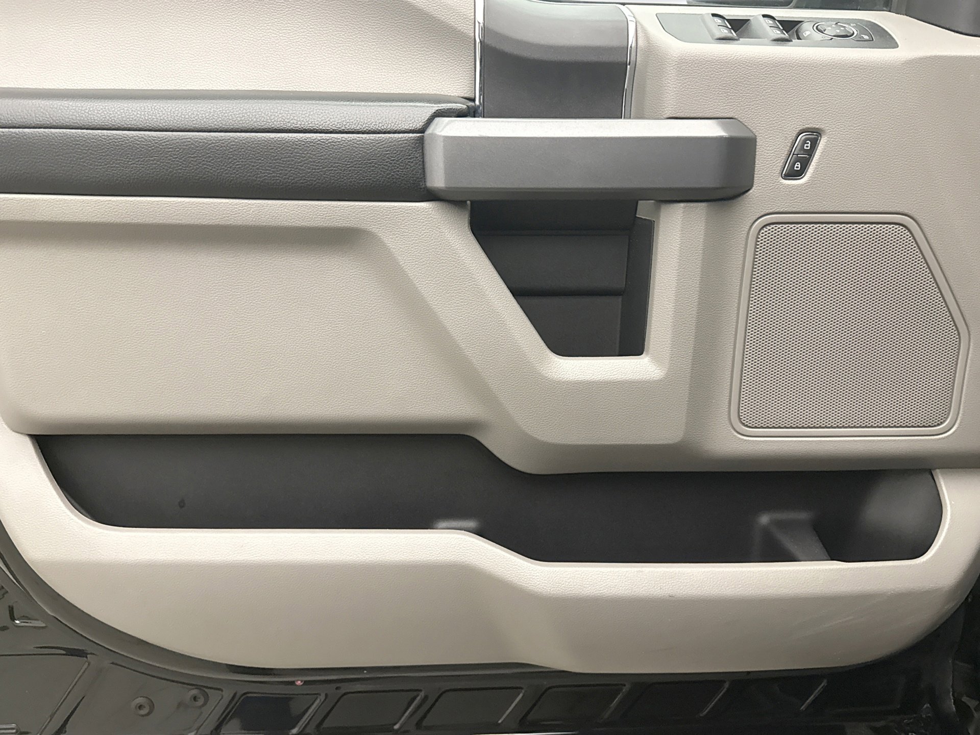 Used 2018 Ford F150 XLT AWD/4WD image 9