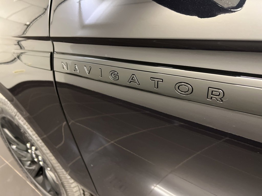 New 2026 Lincoln Navigator Reserve w/ Jet Appearance Package image 44