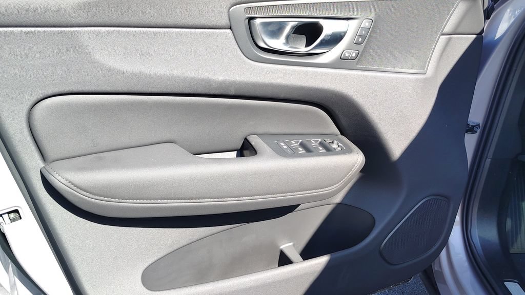 New 2026 Volvo XC60 B5 Plus w/ Climate Package AWD/4WD image 8