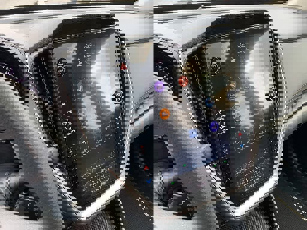 Used 2024 Subaru Crosstrek 2.0i Premium AWD/4WD image 27