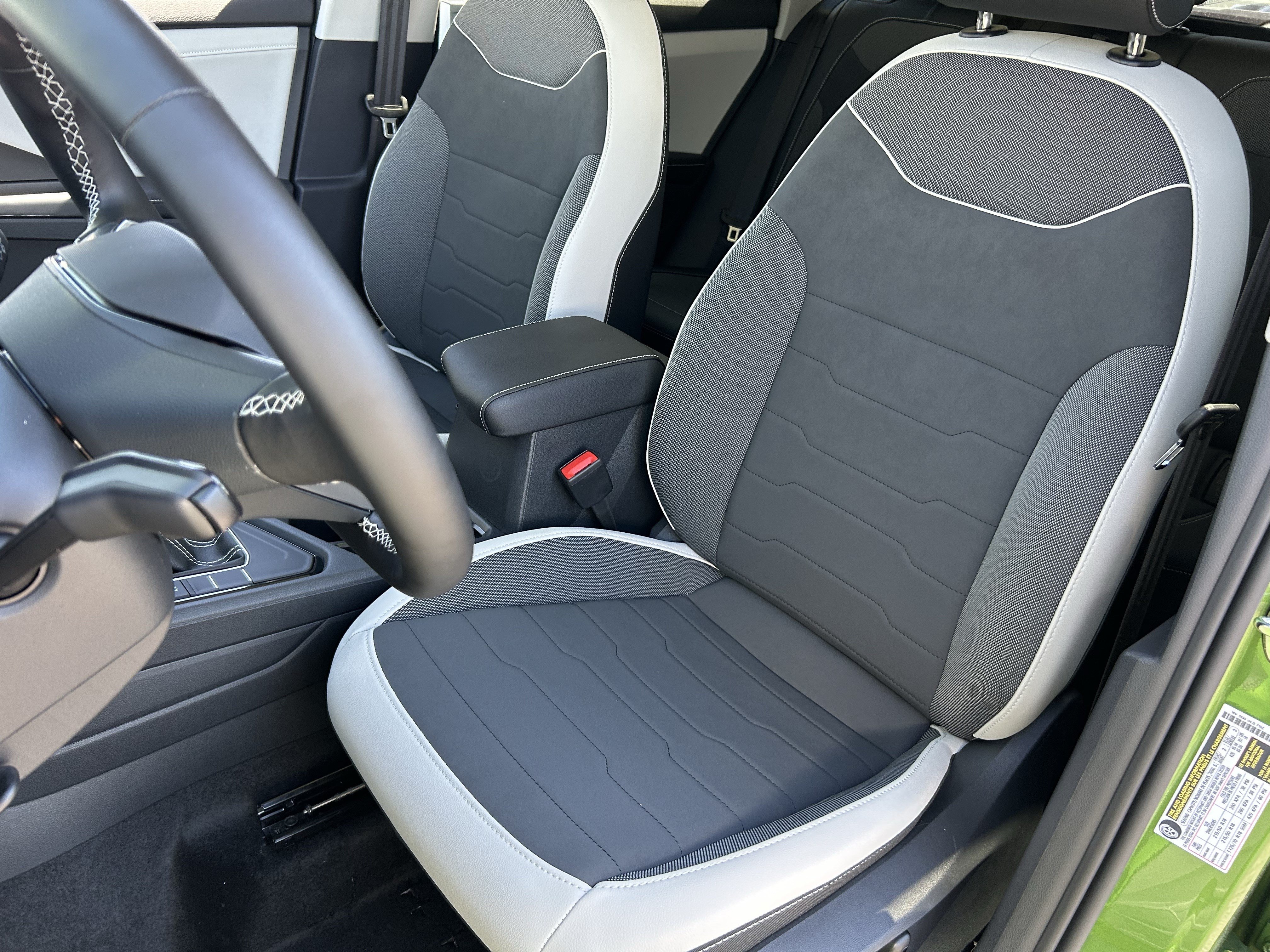 New 2026 Volkswagen Taos SE FWD image 17