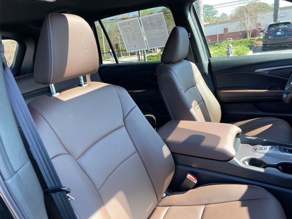 Certified 2025 Honda Passport EX-L image 32