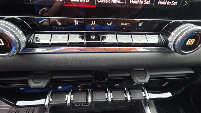 New 2026 GMC Canyon Elevation w/ Convenience Package image 28