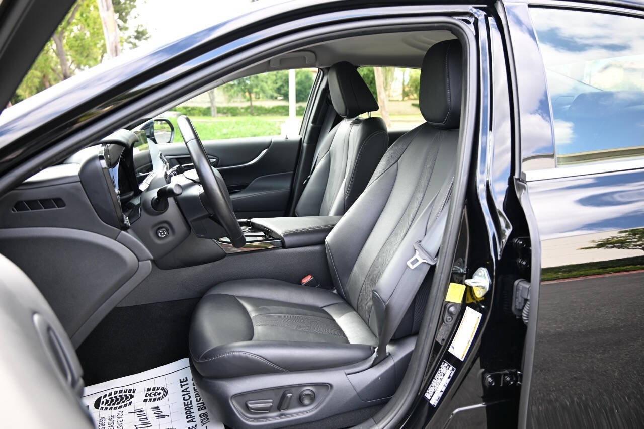 Used 2024 Toyota Mirai w/ Advanced Technology Package RWD image 15