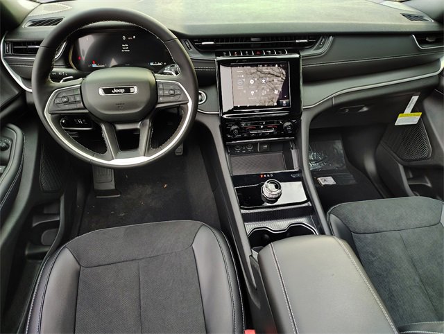 New 2025 Jeep Grand Cherokee Altitude image 16