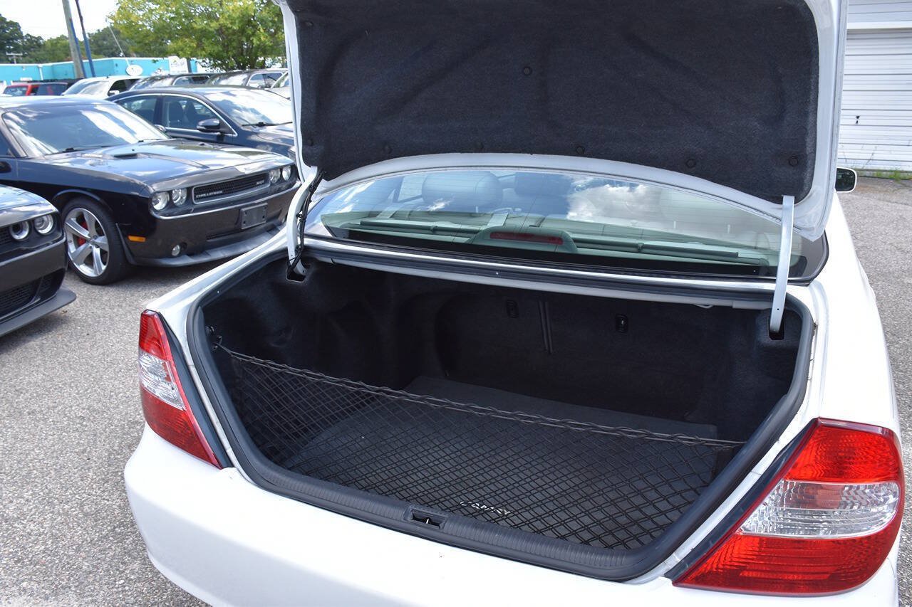 Used 2004 Toyota Camry XLE w/ VSC & Side Airbag Pkg FWD image 12