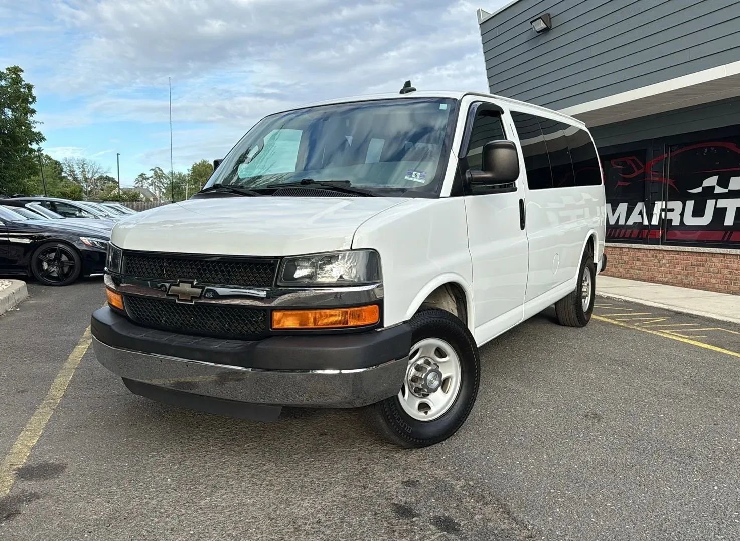 Used 2016 Chevrolet Express 2500 LT w/ LT Preferred Equipment Group RWD image 1