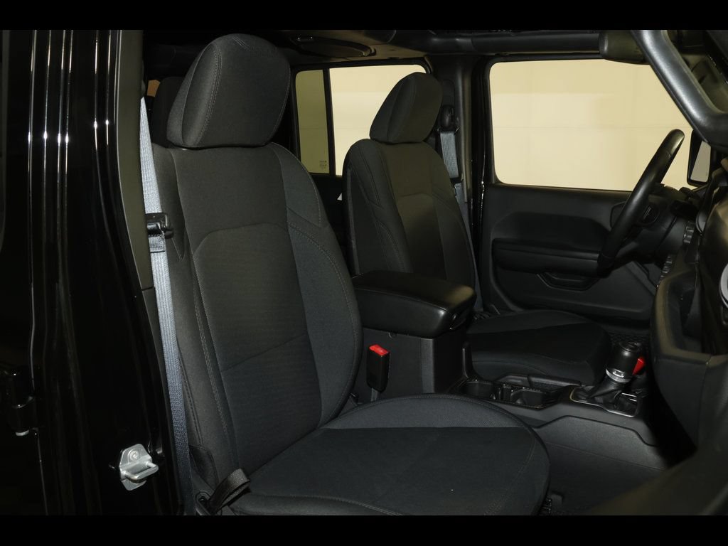 Used 2018 Jeep Wrangler Unlimited Sport S AWD/4WD image 25