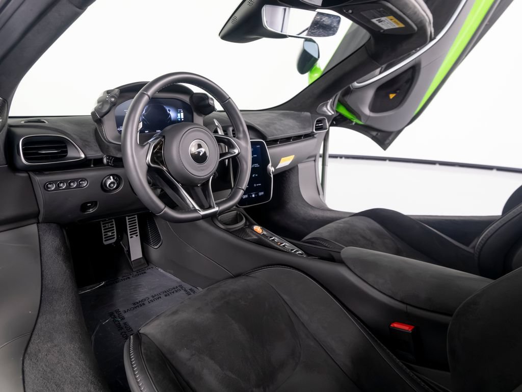 Used 2025 McLaren Artura Spider RWD image 19
