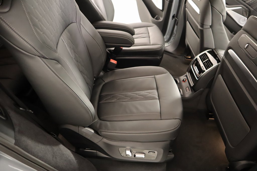 New 2026 BMW ALPINA XB7 image 16