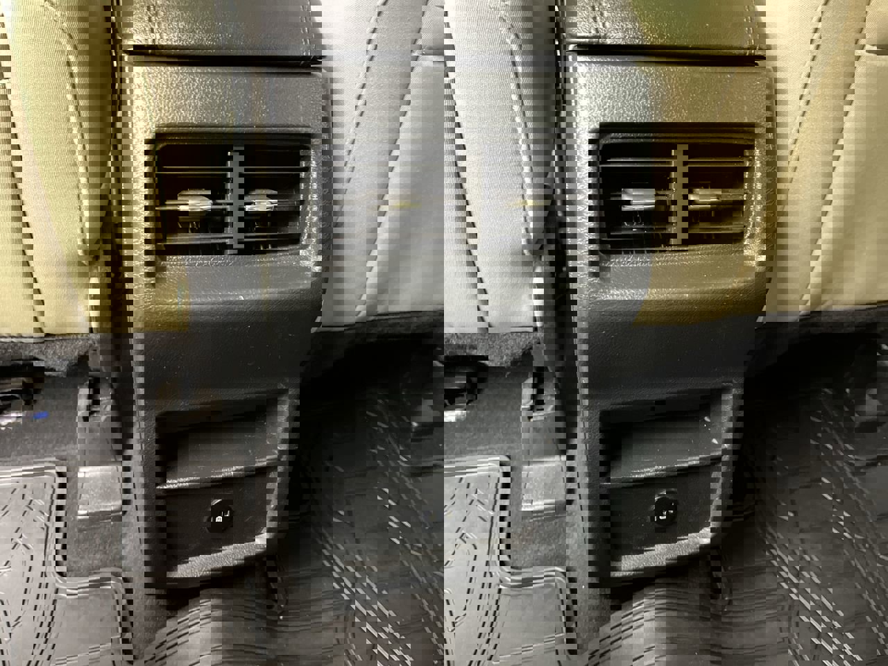 Used 2023 Ford Edge SE image 10