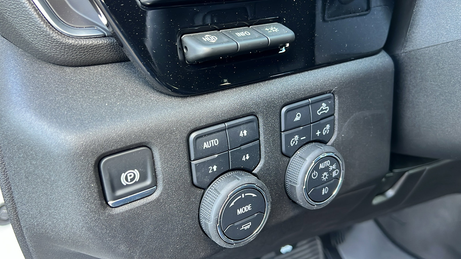 New 2025 Chevrolet Silverado 2500 High Country w/ High Country Premium Package image 29