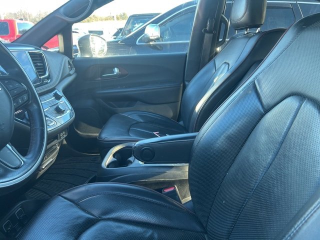 Certified 2020 Chrysler Pacifica Limited image 9