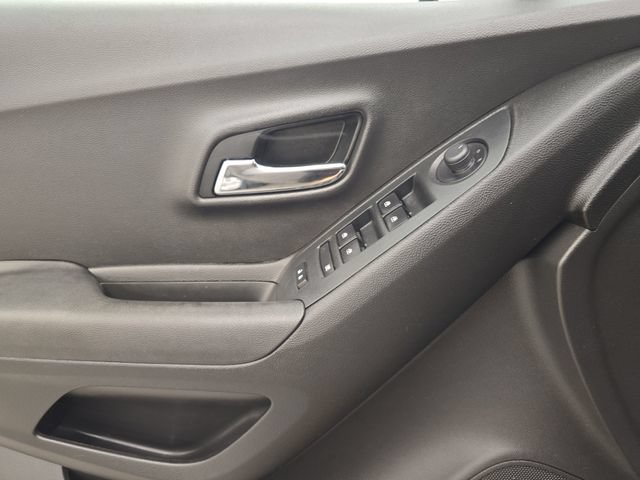 Used 2018 Chevrolet Trax LT w/ LT Convenience Package FWD image 33