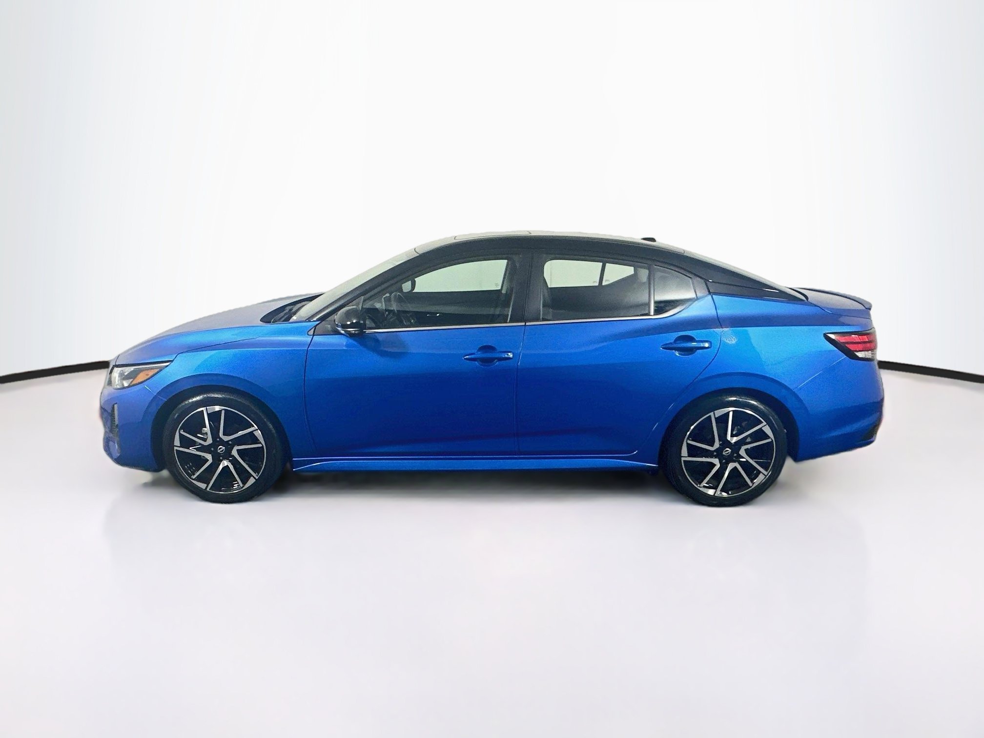 Used 2025 Nissan Sentra SR w/ SR Premium Package FWD image 4