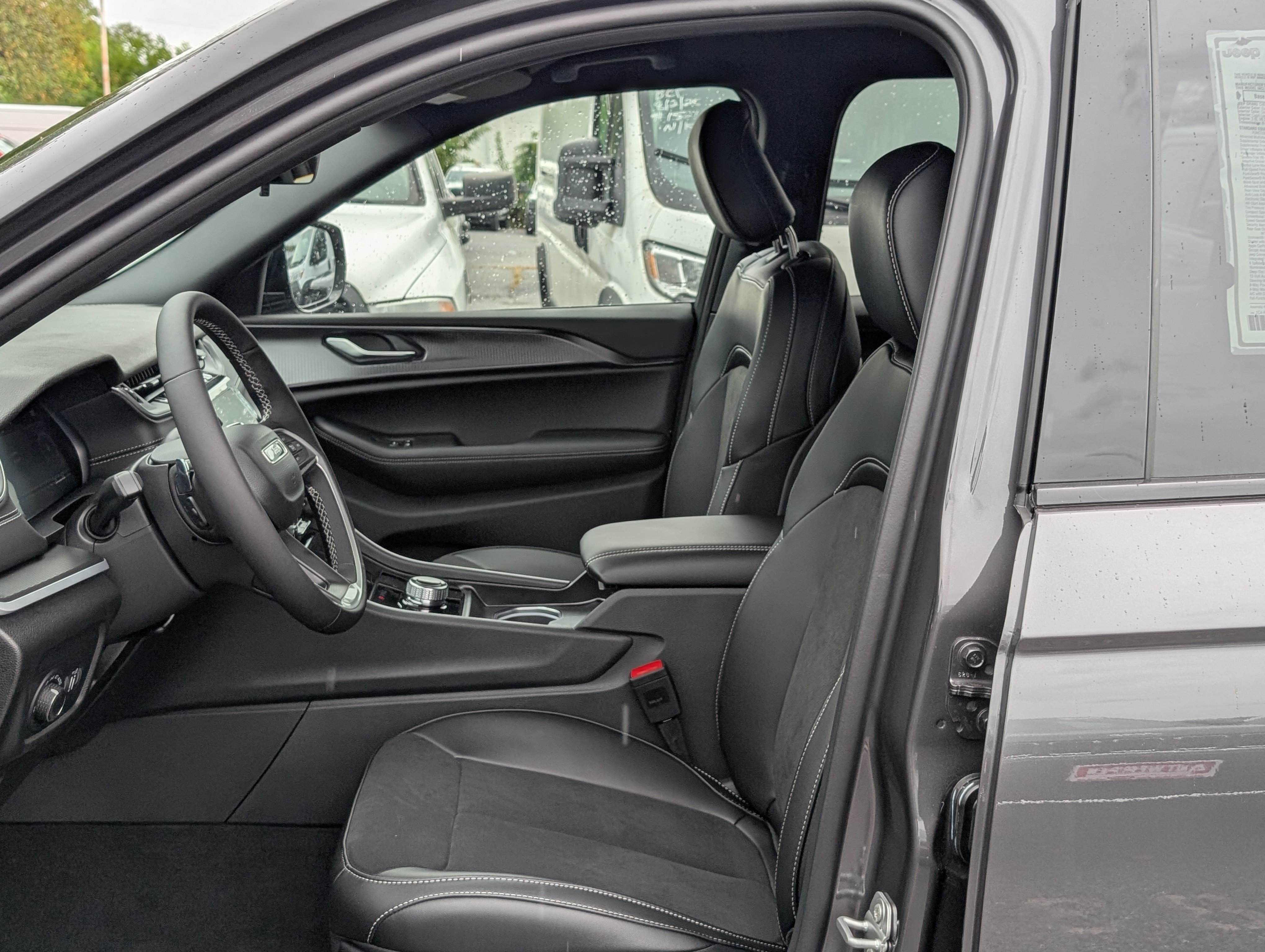 New 2025 Jeep Grand Cherokee Altitude AWD/4WD image 14