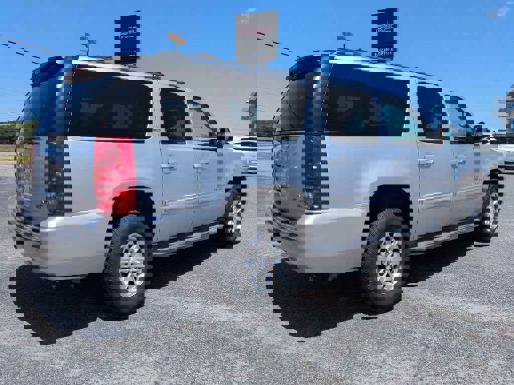 Used 2012 GMC Yukon XL SLT w/ SLT-2 Equipment Package AWD/4WD image 3