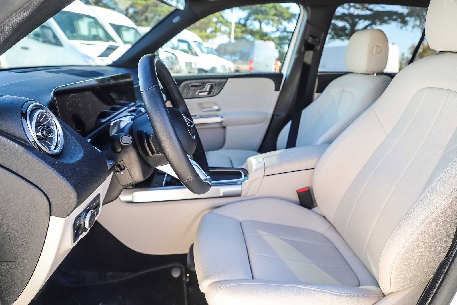 Certified 2025 Mercedes-Benz GLB 250 4MATIC image 18