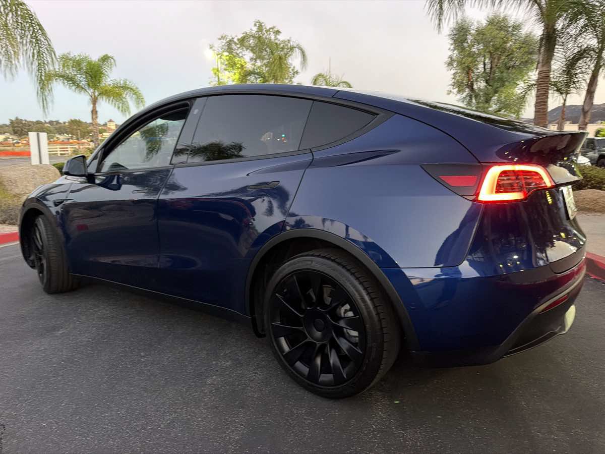 Used 2021 Tesla Model Y Long Range AWD/4WD image 14