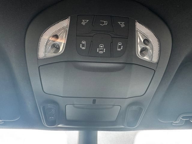 Certified 2025 Chrysler Pacifica Limited FWD image 39
