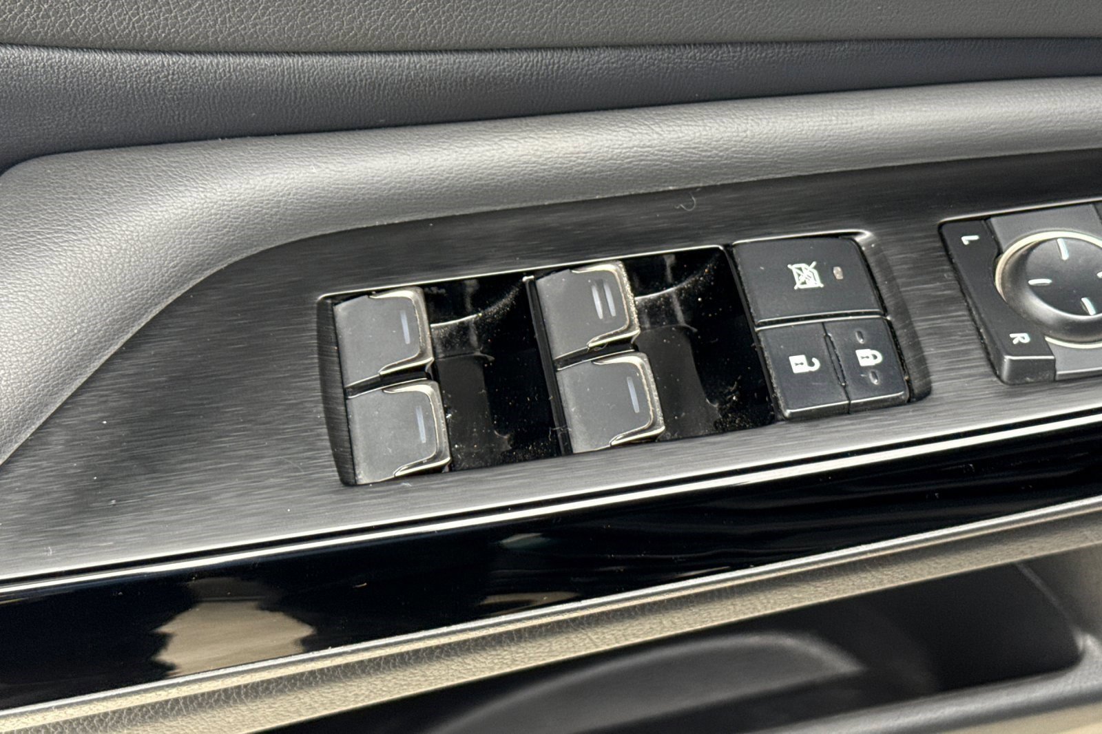 Used 2022 Lexus ES 300h w/ Premium Package image 12