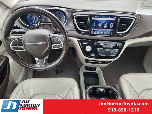 Used 2018 Chrysler Pacifica Touring-L image 25
