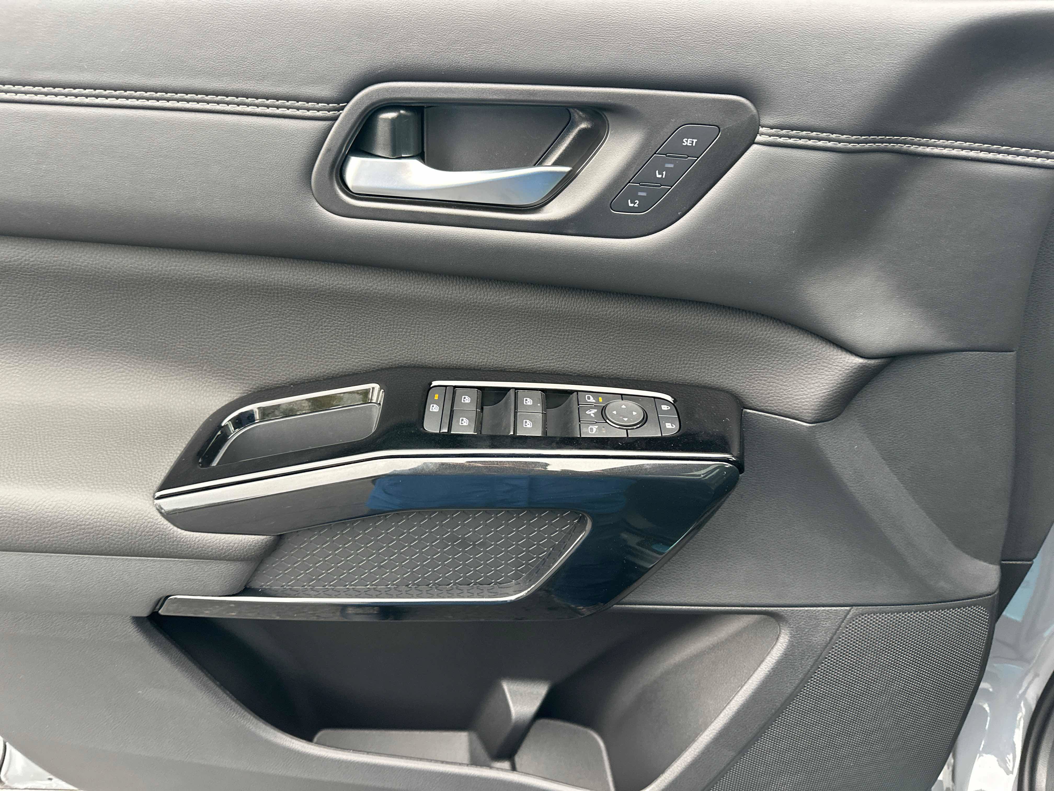 New 2026 Nissan Pathfinder Platinum AWD/4WD image 19