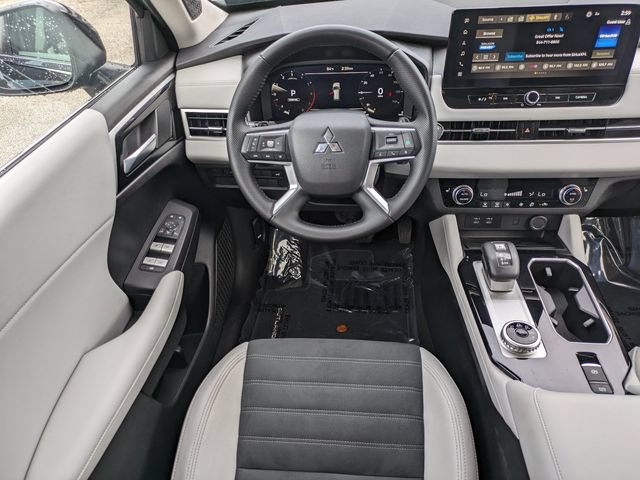 Used 2025 Mitsubishi Outlander SE FWD image 16
