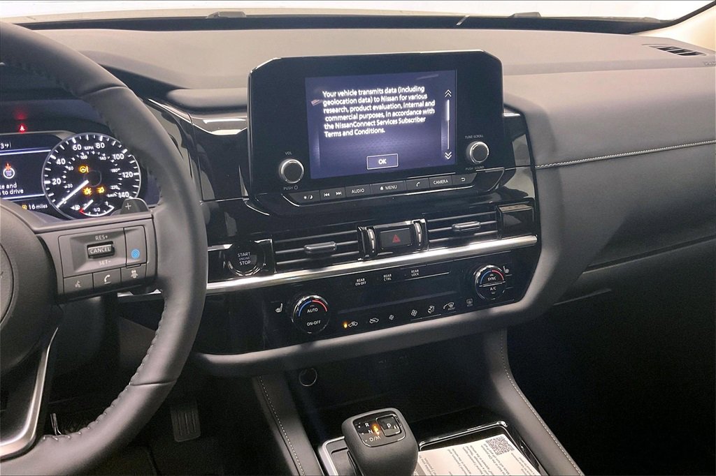 Certified 2025 Nissan Pathfinder SV image 7