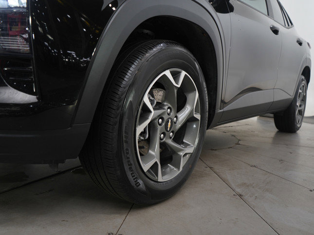 Used 2024 Chevrolet Trax LT w/ Sunroof Package image 24