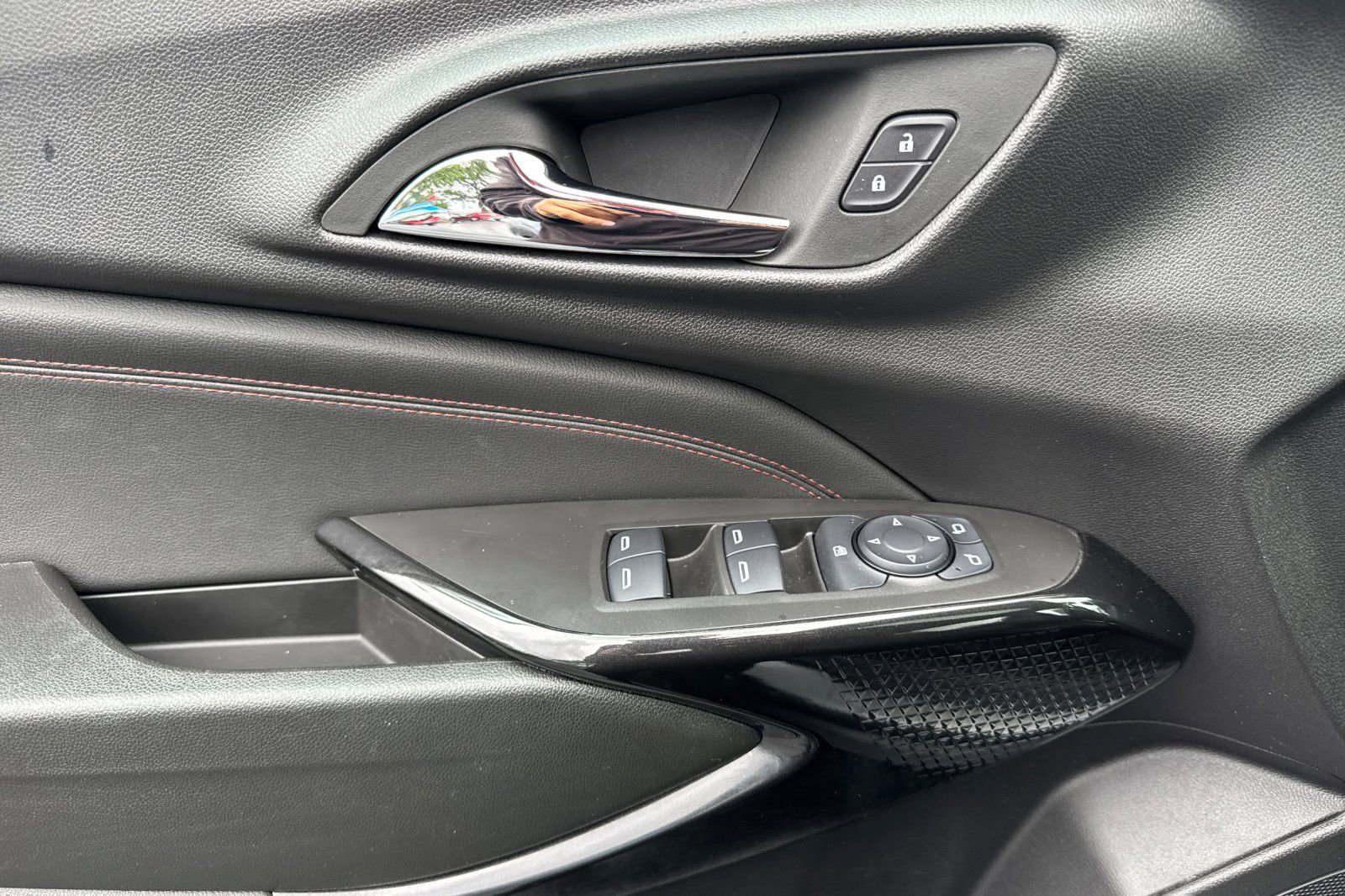 Used 2024 Chevrolet Trax RS w/ Sunroof Package image 10