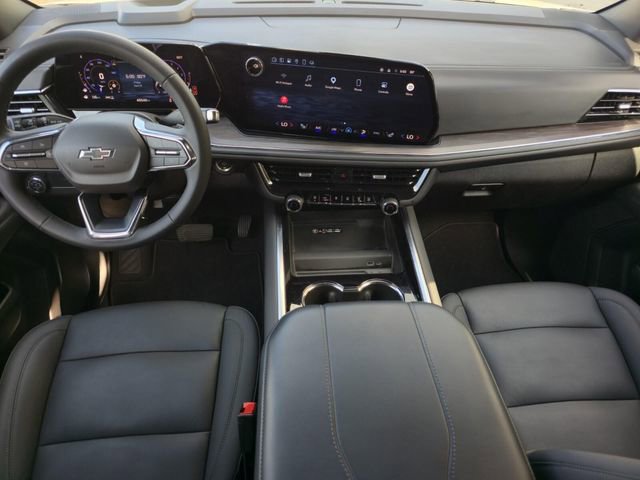 Used 2025 Chevrolet Suburban Z71 image 12